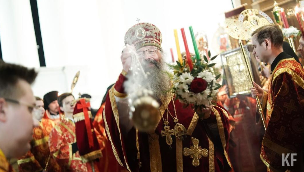 Верующие должны принести с собой лампады для получения святыни.