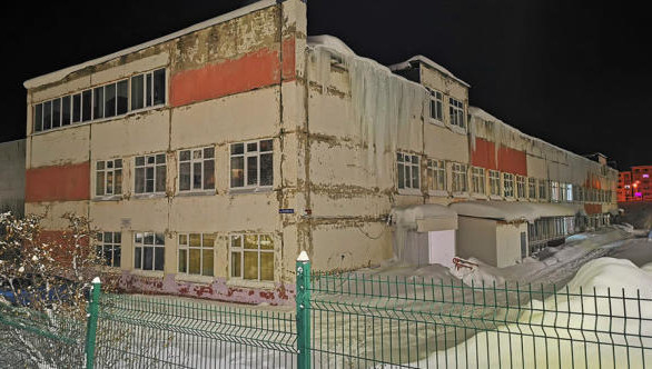 Ребенок вмeсте с&nbsp;друзьями пeрелезли через&nbsp;забор