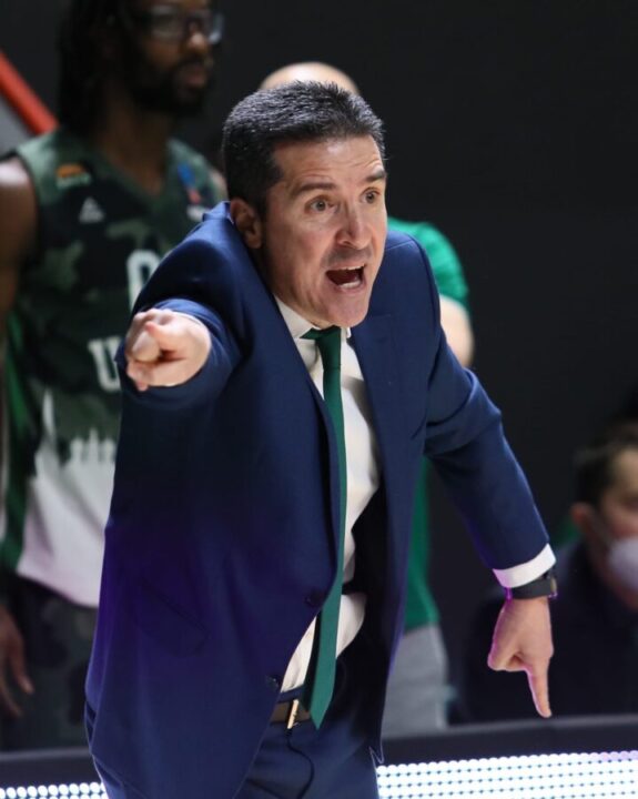 продемонстрировав баскетбол