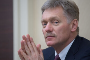 Россиян представитель Кремля попросил&nbsp;очень аккуратно относиться ко всей информации и не становиться жертвами обманов.