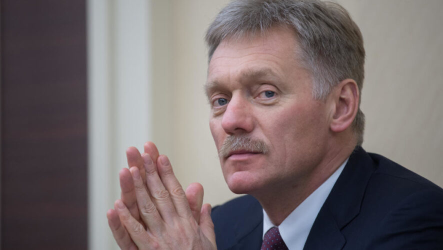 Россиян представитель Кремля попросил&nbsp;очень аккуратно относиться ко всей информации и не становиться жертвами обманов.