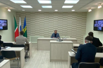 Мэр Нижнекамска встретился с руководителями промпредприятий.