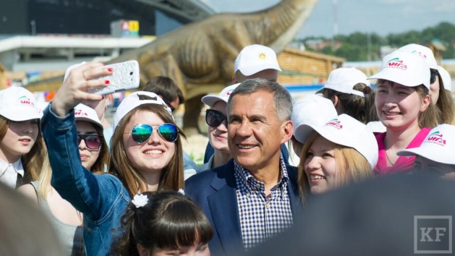 В субботу президент Татарстана Рустам Минниханов открыл крупнейший в России парк динозавров