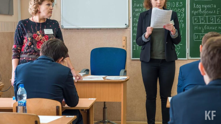 В стране отмечают День учителя.