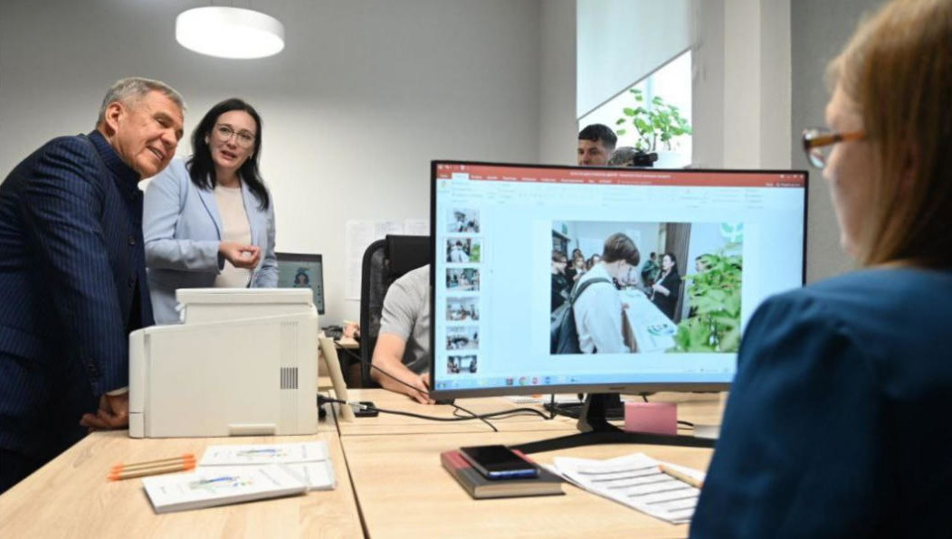 Психологи оказывают помощь помощь детям и подросткам.