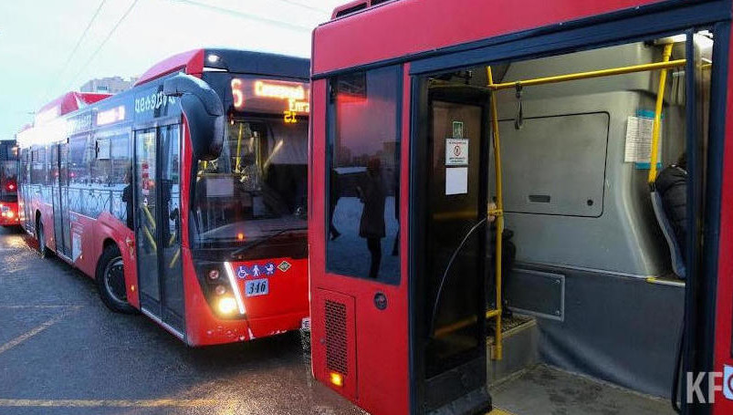 Руководство автотранспортных предприятий объявило благодарность водителям и кондукторам.