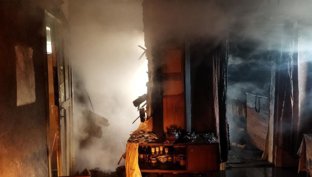 Предварительная причина возгорания – неосторожное обращение с огнём.