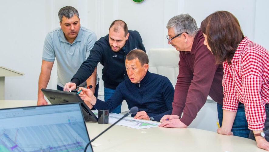 Несколько чиновников из местной администрации уволилось по собственному желанию. В мэрии говорят