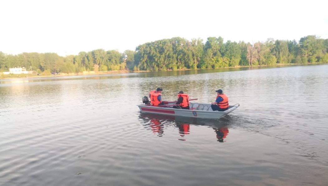 Гражданин Узбекистана прыгнул с моста в реку.
