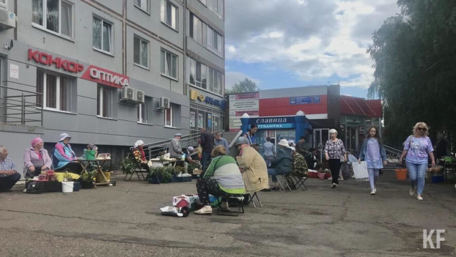 В автограде в этом году небывалое количество уличных торговцев