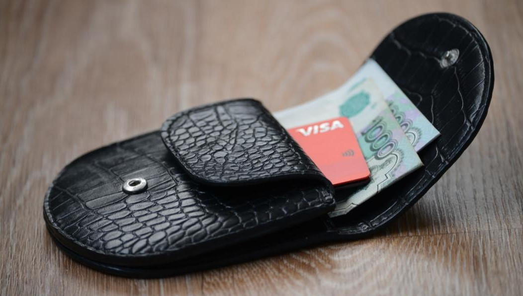 Мошенник перевел деньги на свой счет через приложение.