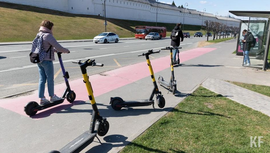 В пешеходных зонах они должны будут двигаться со скоростью пешеходного потока.
