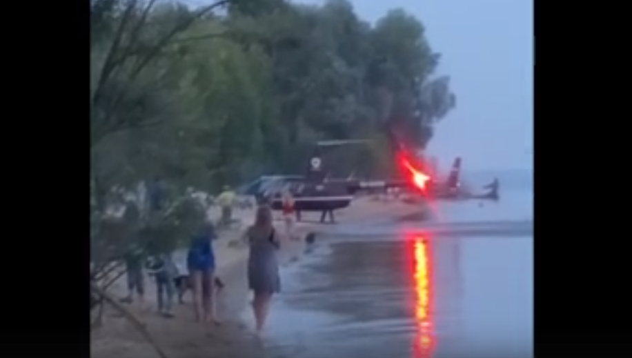 Людям пришлось отскочить в сторону.