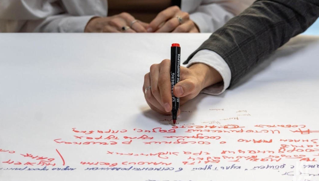 Он сделал это через онлайн-систему «Мой депутат».