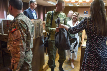 С военнослужащими встретился Наиль Магдеев. Некоторые из них поделились личными эмоциями от поездки домой.