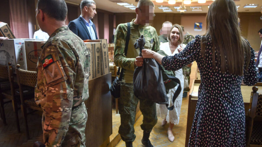 С военнослужащими встретился Наиль Магдеев. Некоторые из них поделились личными эмоциями от поездки домой.