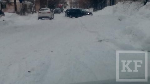 18 жалоб за два дня направили жители Бугульмы в «Народный контроль» — горожане недовольны из-за неубранного снега и образования колеи. 15 января мэр