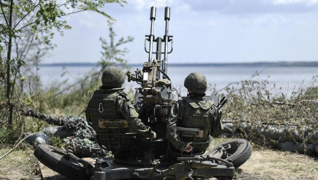 Девушка имеет медобразование и считает