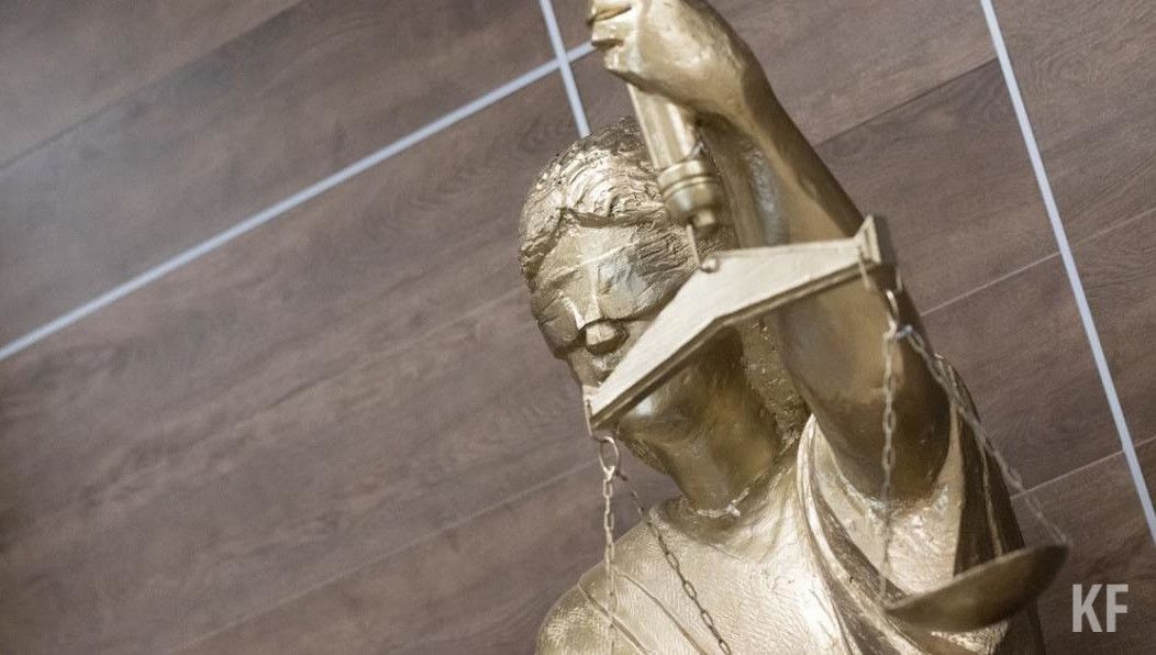 Лихач протаранил столб.