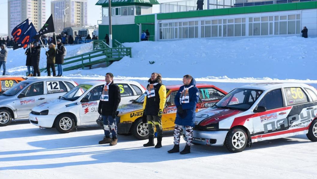 Кольцевую трассу заменили на прямую с виражами и петлями.