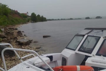 Тело мужчины лежало на берегу реки у посёлка Камский.
