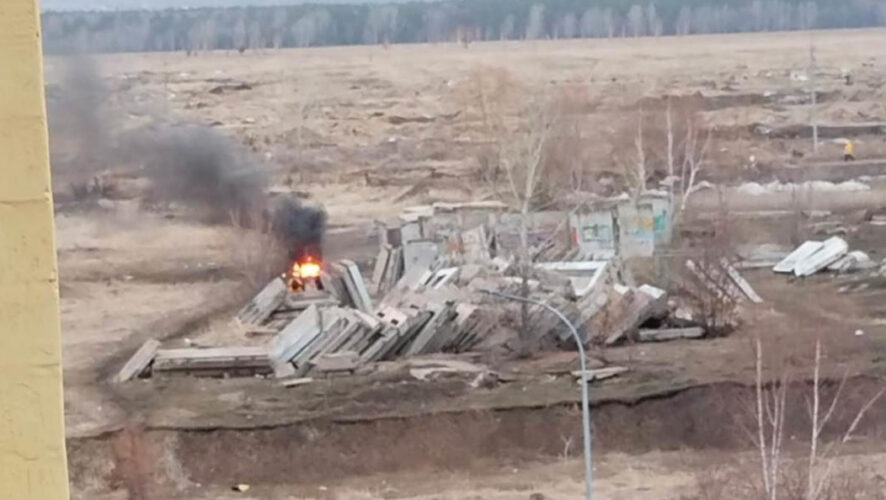 Обеспокоенные местные жители вызвали пожарных.