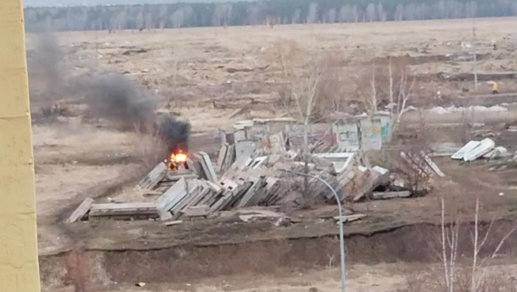Обеспокоенные местные жители вызвали пожарных.