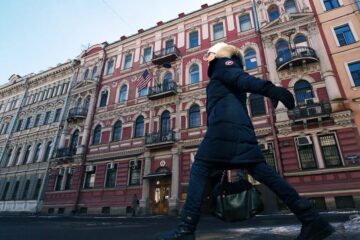 Москва высылает 60 дипломатов и закрывает американское консульство в Санкт-Петербурге. Об этом заявил глава МИД РФ Сергей Лавров