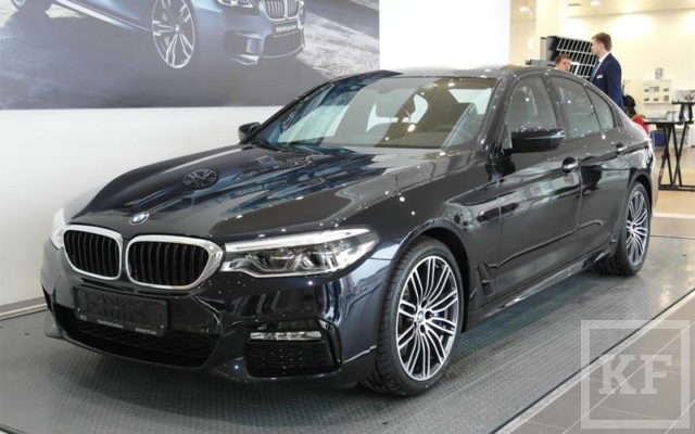 сообщает информагенство Svopi.ru BMW 5-Series седьмого поколения имеет фирменный внешний вид. Багажник получил