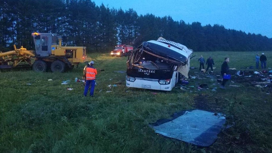 В жутком ДТП с автобусом погибли шесть человек.