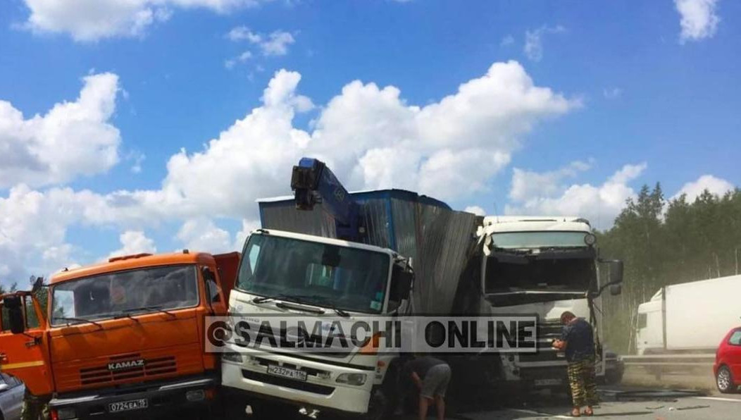 Из-за ДТП образовалась внушительная пробка.