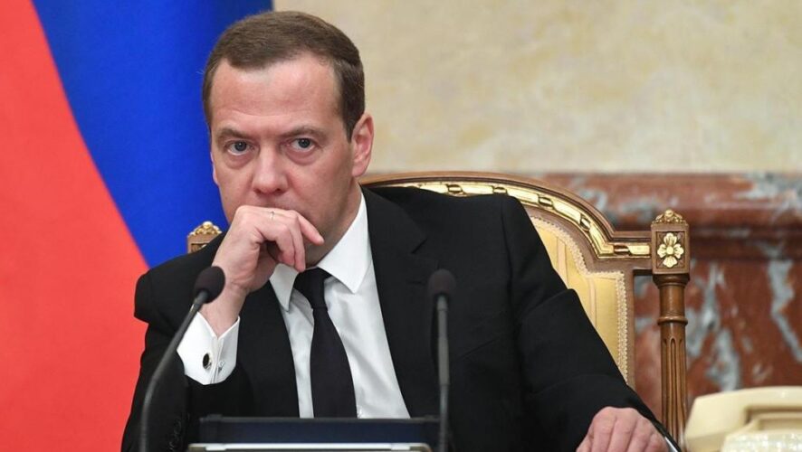 Премьер отметил влияние санкций на экономику России