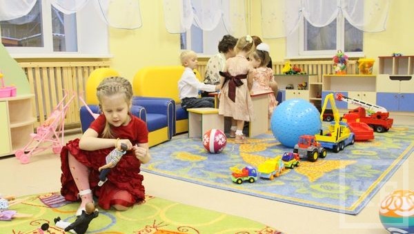 В этом году в Казани построят 20 детских садов на 3210 мест. Об этом сегодня на деловом понедельнике заявил начальник управления капитального строительства