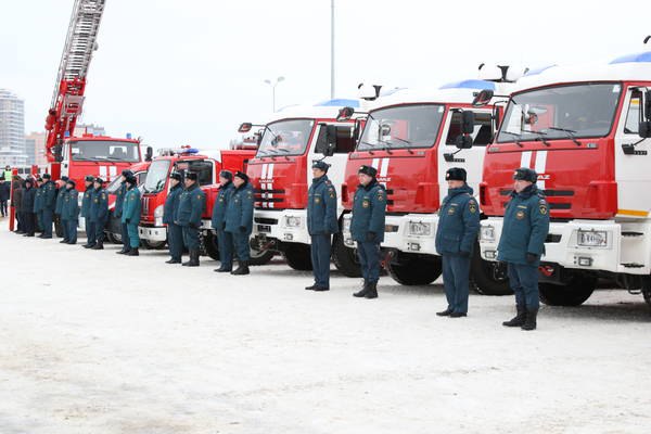 Пожарным Татарстана подарили 16 новых спецмашин