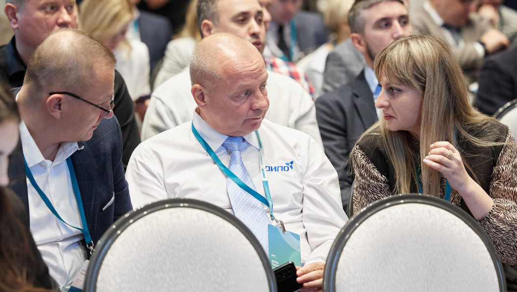 СИБУР во второй раз провел в Казани рабочую встречу с переработчиками полимеров из Татарстана. Компания намерена увеличивать переработку полимеров и работает над импортозамещением необходимых для производства катализаторов.