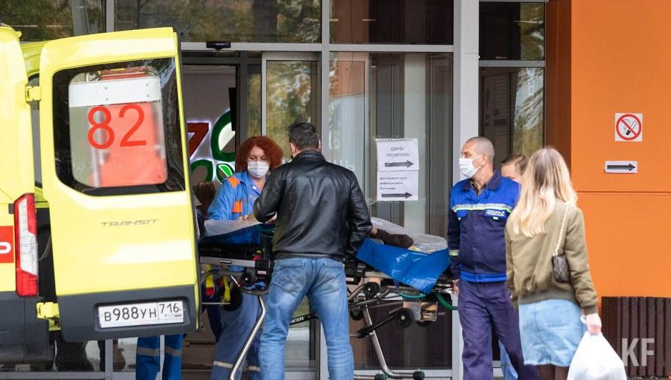 Девушки теряли сознание и не могли открыть дверь.