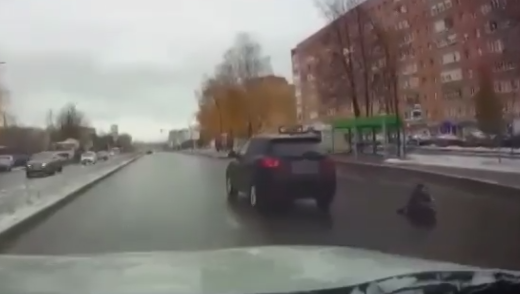 Водитель с места ДТП скрылся.