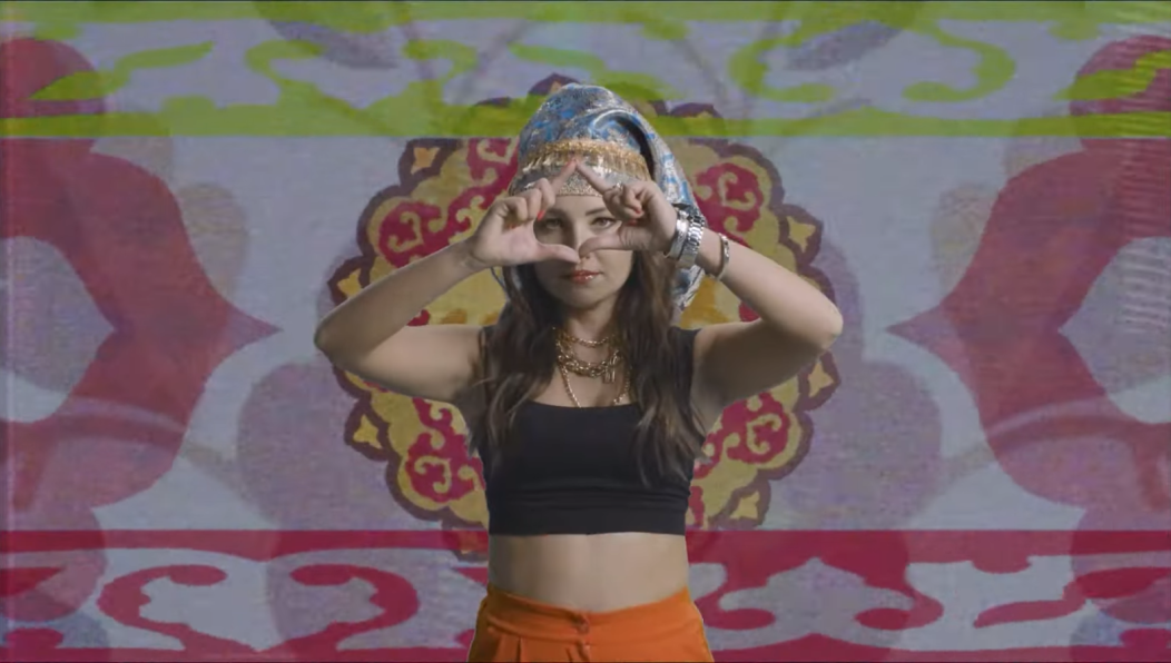 К исполнителям присоединились Римма Никитина