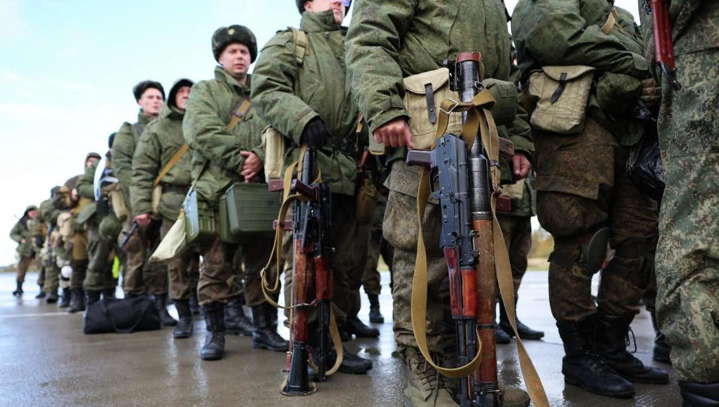 Инициативу по сборке и отправке проявил военный Евгений Жемков.