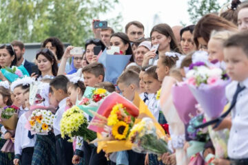 Только в июле этого года Лилия Хасанова получила по 10 - 25 тысяч рублей минимум от семи родителей первоклашек.