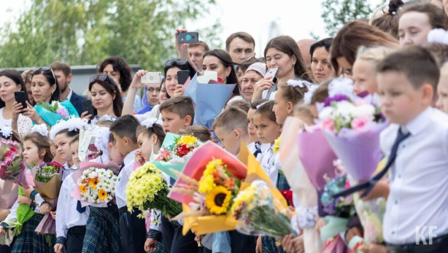 Только в июле этого года Лилия Хасанова получила по 10 - 25 тысяч рублей минимум от семи родителей первоклашек.