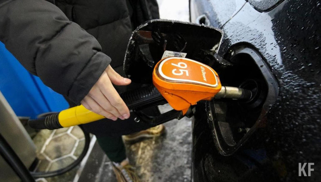 Средняя цена литра топлива составляла 47