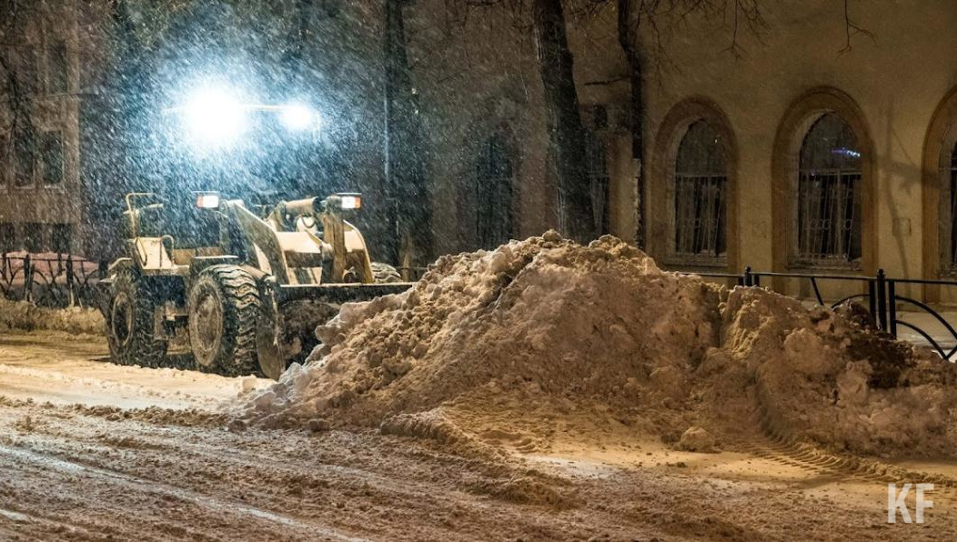 На борьбу со снегом в автограде готовы будут бросить 181 машину спецтехники.