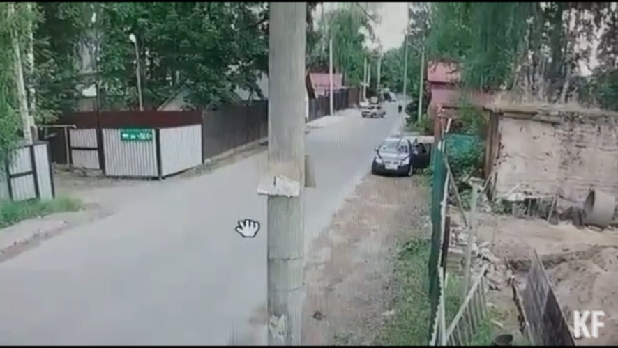 Парень без ведома родителей приобрел автомобиль и рассекал на нем без прав.