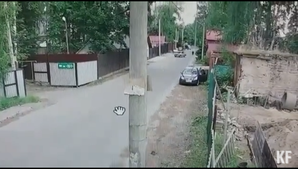 Парень без ведома родителей приобрел автомобиль и рассекал на нем без прав.