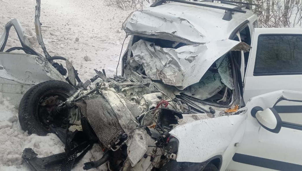 Рулевой легковушки превысил скорость и вылетел на встречку.