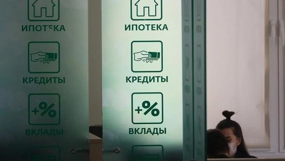 За кризисный год объем долгосрочных вкладов населения в российских банках сократился на 30