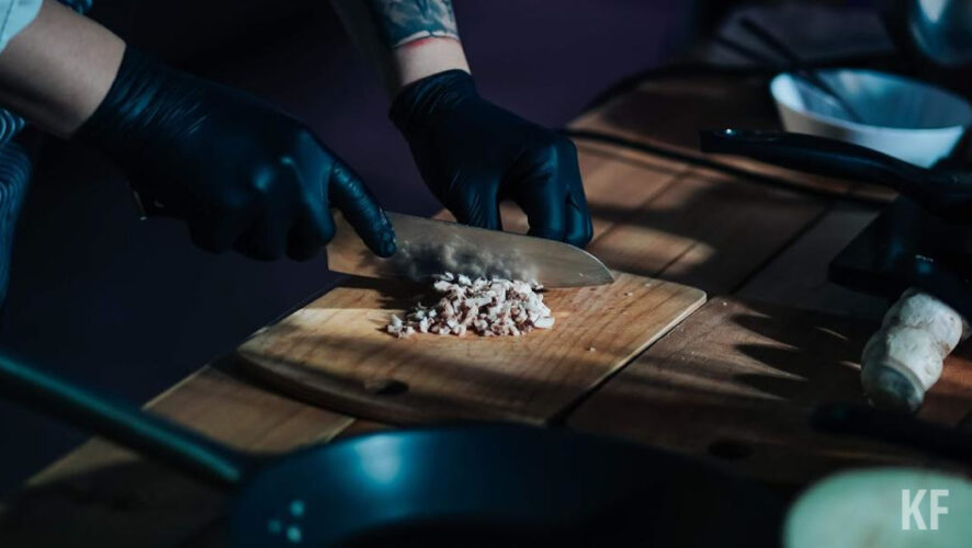 Медианная зарплата кухарей автограда составляет 35 тысяч рублей.