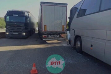 Авария произошла на трассе М-5 в Челябинской области.