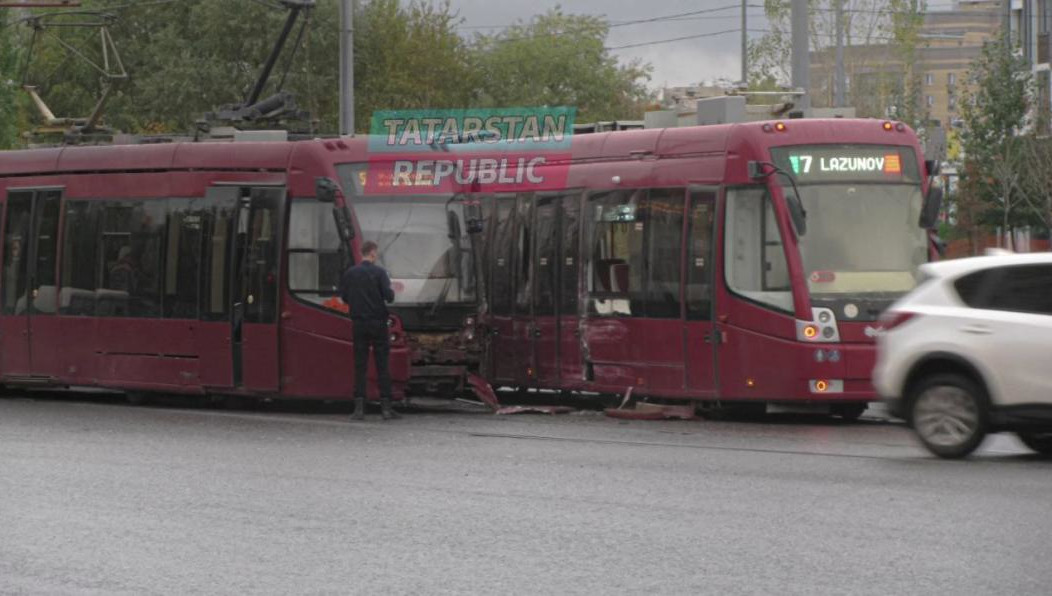 На участке скопилось более 10 травмаев.